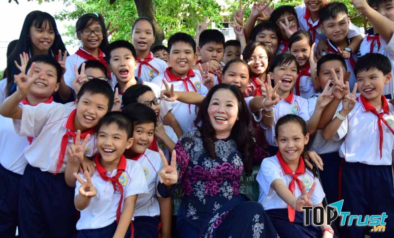 Cô trò hòa đồng tình cảm