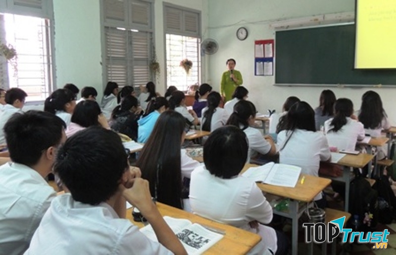 Giáo viên có thể xin lỗi học sinh vì mình đến muộn, đó là sự ứng xử rất nhân văn