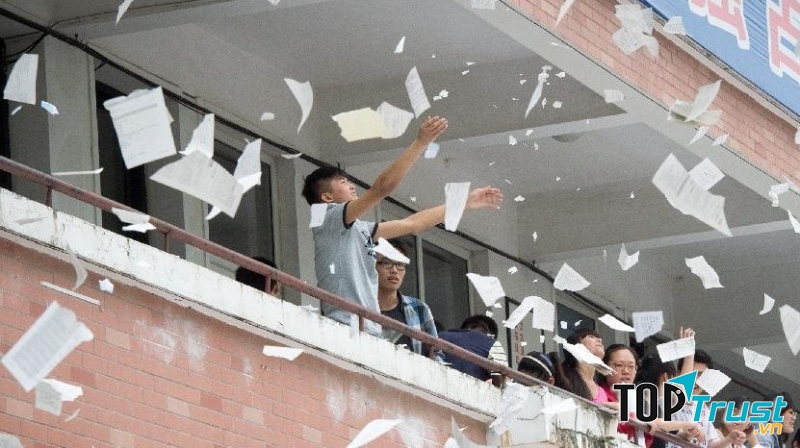 Học sinh xé bài kiểm tra cần nhẹ nhàng và khéo léo nhắc nhở để học sinh rút kinh nghiệm