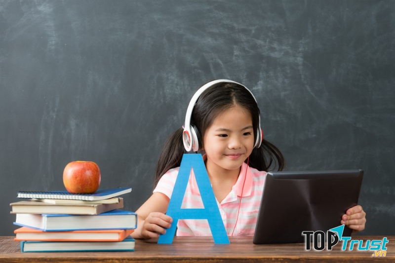 Học tập qua livestream của giáo viên