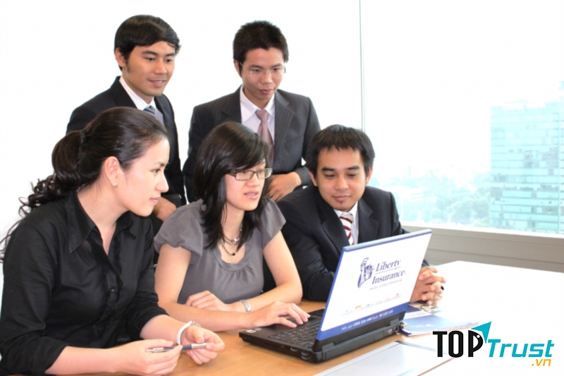 Đội ngũ nhân viên luôn luôn thảo luận, trao đổi để đưa đến kết quả tốt nhất cho bạn