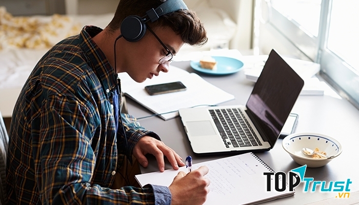 Trở nên tử tế là để cho người ấy biết bạn đầu tư tình cảm cho mối quan hệ đó.