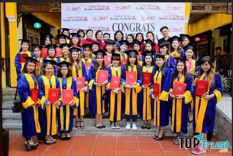 Học viên đào tạo thẩm mỹ Linh Chi