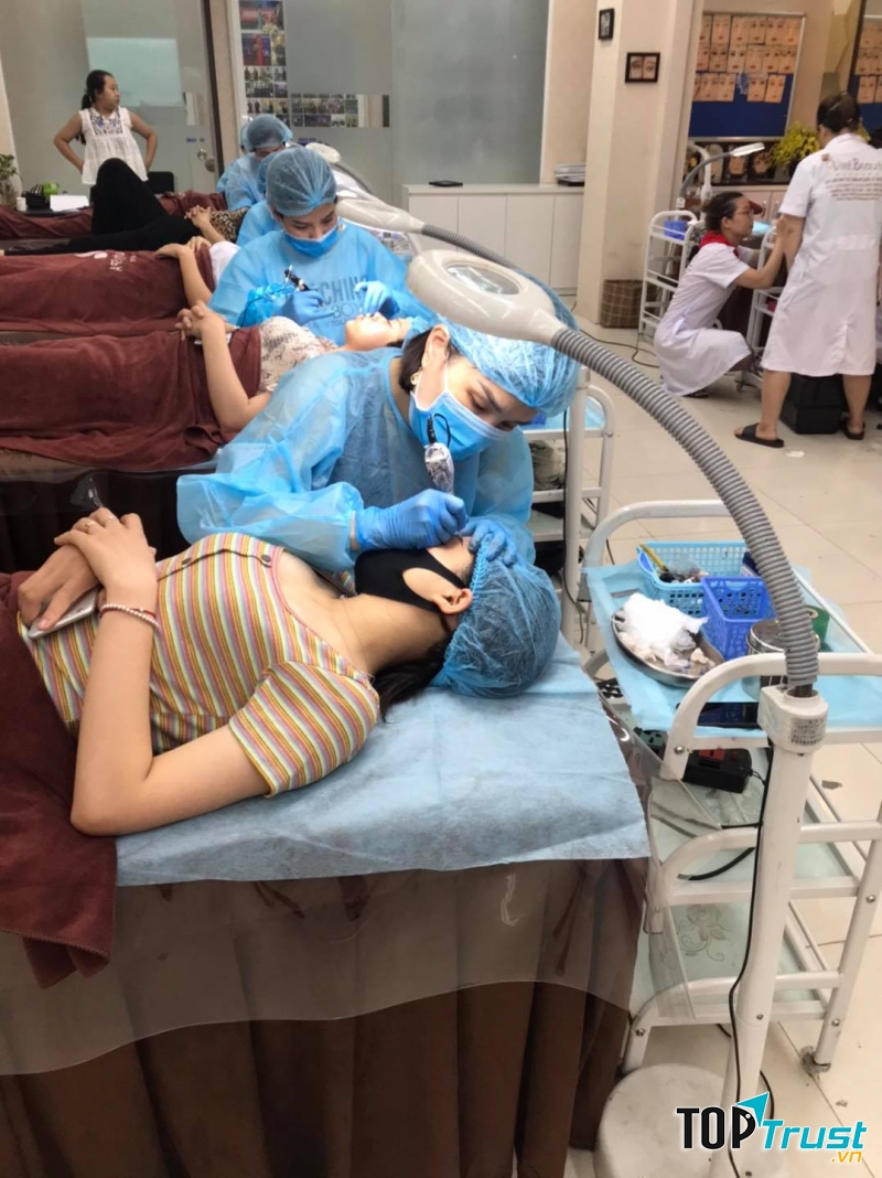Học viện đào tạo thẩm mỹ Quốc Tế Viet Beauty