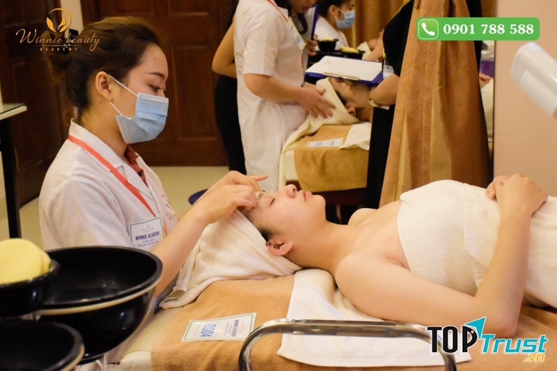 Học Viện Dạy Làm Đẹp Quốc Tế Winnie
