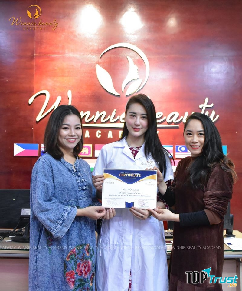 Học Viện Dạy Làm Đẹp Quốc Tế Winnie