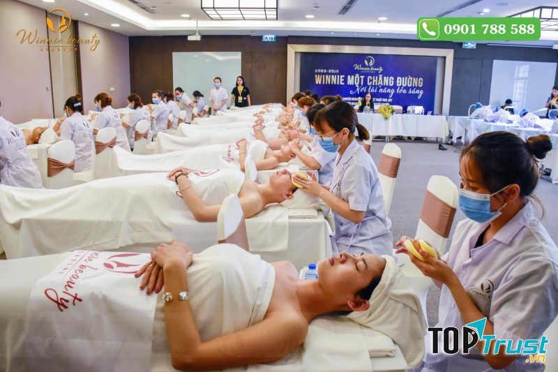 Học Viện Dạy Làm Đẹp Quốc Tế Winnie (Winnie Academy)