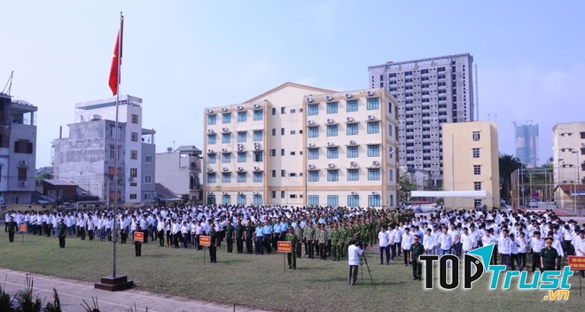 Ngày tân sinh viên đến trường