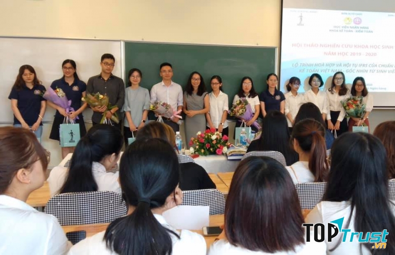 Học viện Ngân hàng