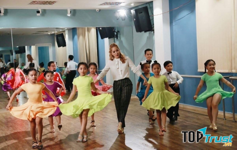 Khánh Thi Academy đang đào tạo những lớp tài năng nhí cho nền nghệ thuật của Việt Nam.