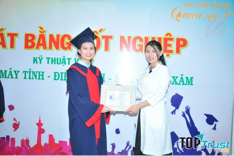 Học viện sắc đẹp Queen