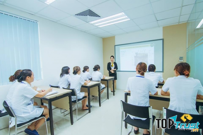 Học viện thẩm mỹ Bích Nguyệt