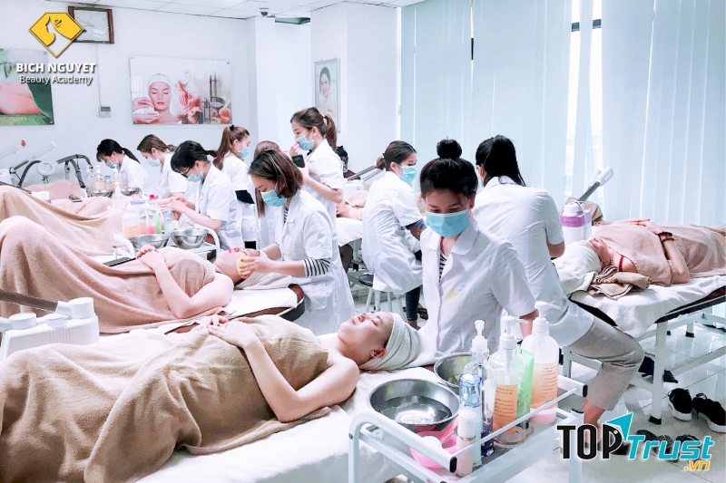 Học viện thẩm mỹ Bích Nguyệt