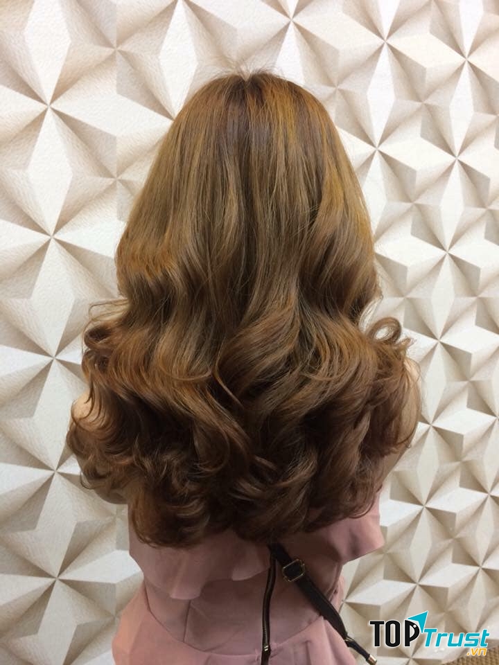 Tóc nhuộm thời trang tại Học viện tóc Hạnh Dũng