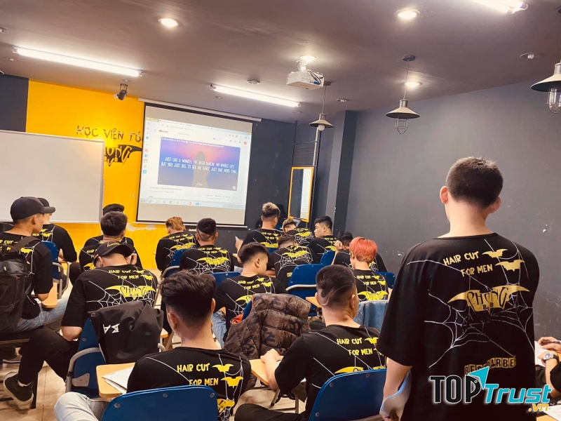 Học Viện Tóc Nam Phong BvB