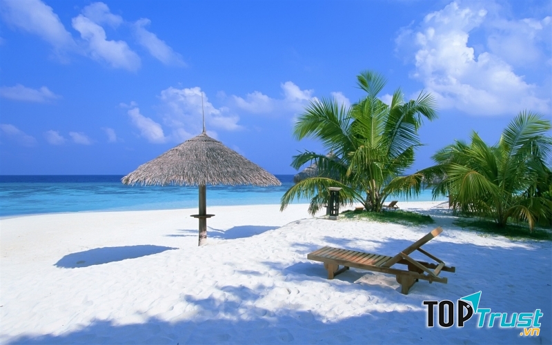 Có rất nhiều bãi tắm đẹp cho du khách thư giãn