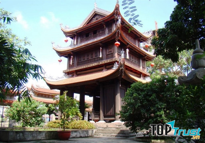 Gác chuông chùa Keo