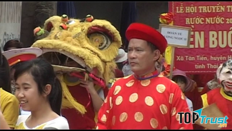 Lễ cấp thủy ở hội đền Tiên La