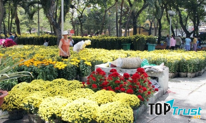 Một góc trưng bày hoa của hội chợ