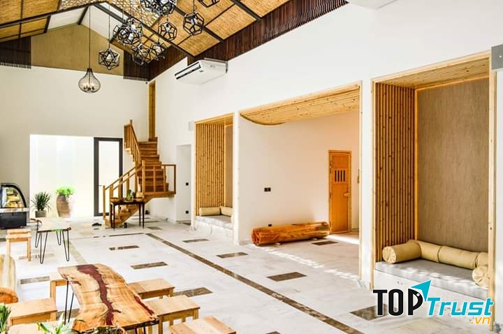 Holiday Beach Danang Hotel & Resort