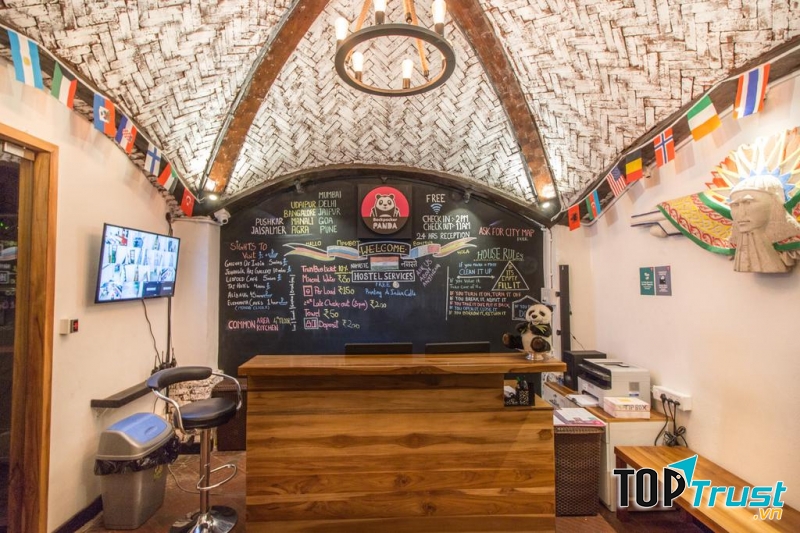 Homestay Backpacker Panda Colaba