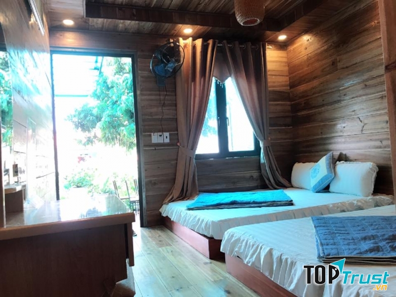 Không gian bên trong homestay được bày trí gọn gàng