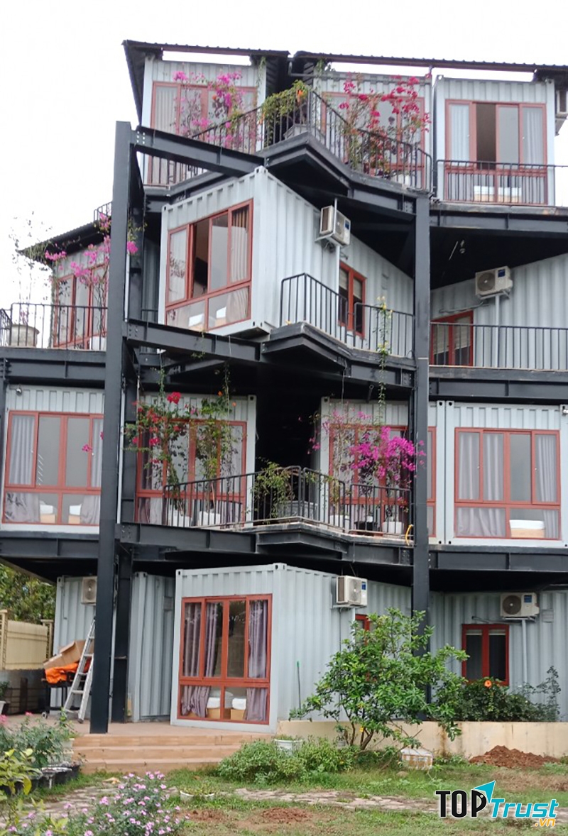 Mỗi containerđều có 2 giường đôi, đầy đủ điều hòa, phòng tắm