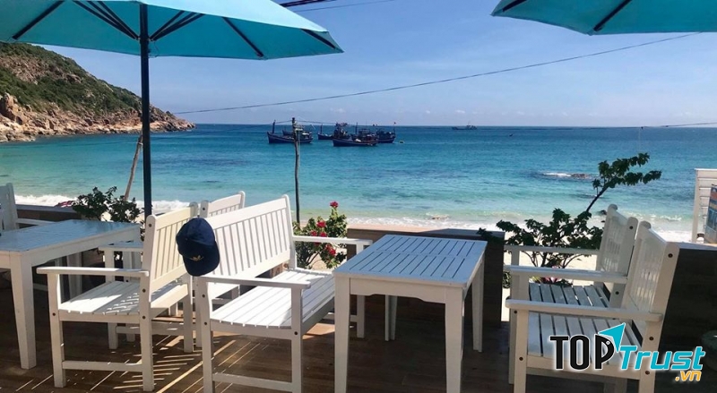 Ngoài ra homestay còn là nơi ở lý tưởng cho chuyến đi, vì đó vị trí nằm trước mặt biển