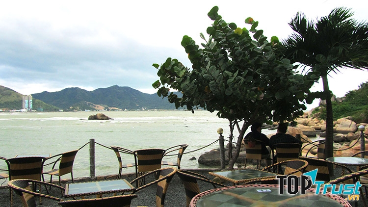 Hòn Chồng Cafe