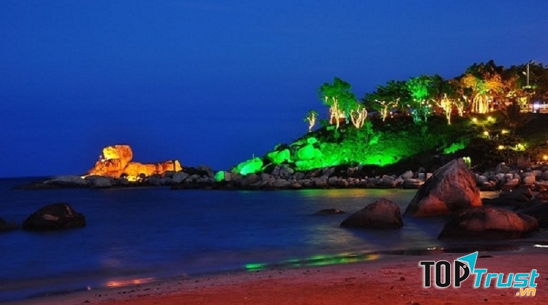 Hòn Chồng - Hòn Vợ Nha Trang về đêm