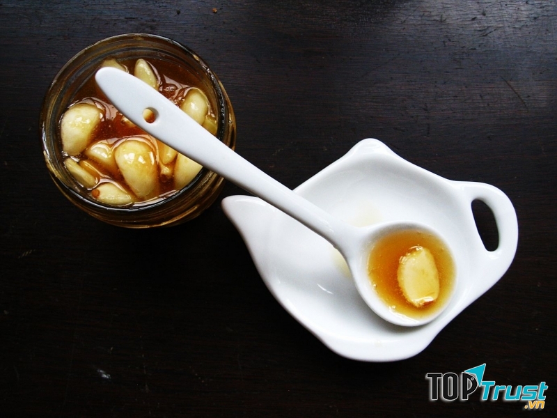 Hỗn hợp Tỏi, gừng và đường dùng trị ho