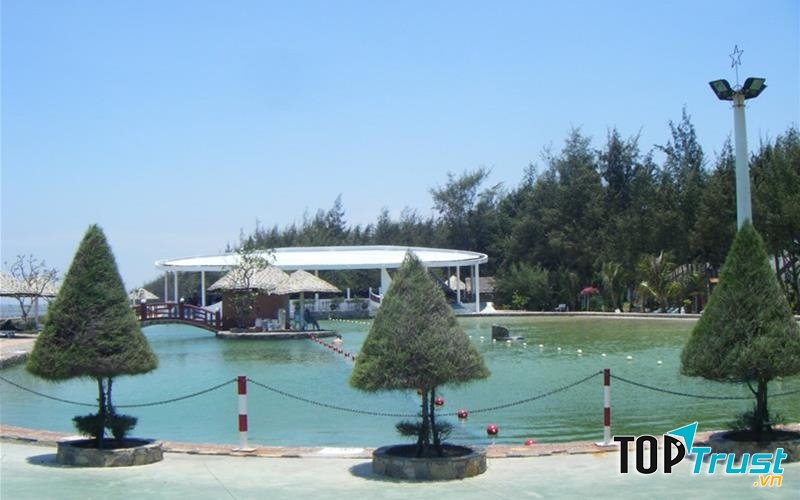 Bể bơi ngoài trời
