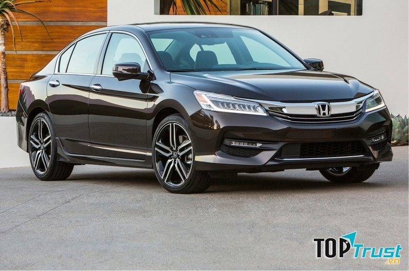 Honda Accord có sự sụt giảm nhẹ doanh số nhưng vẫn nằm trong top 10