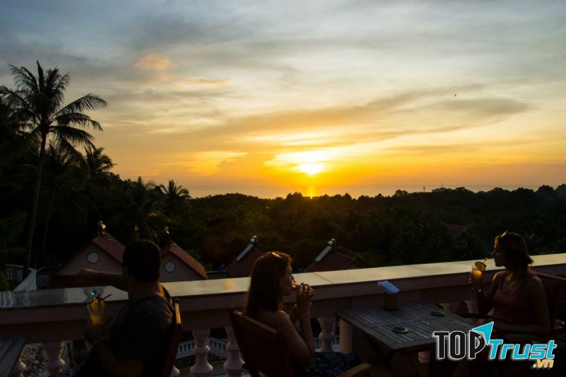 Hong Bin Sunset Rooftop Bar