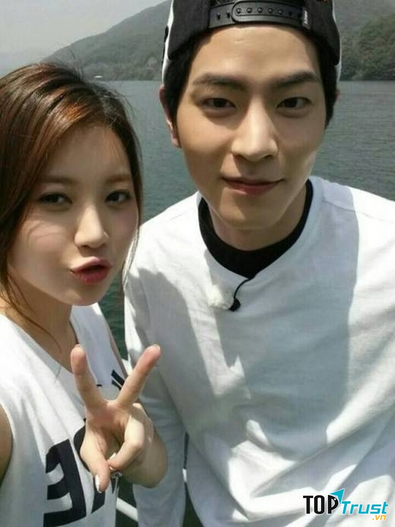 Hong Jong Hyun và Yura (Girl’s Day)