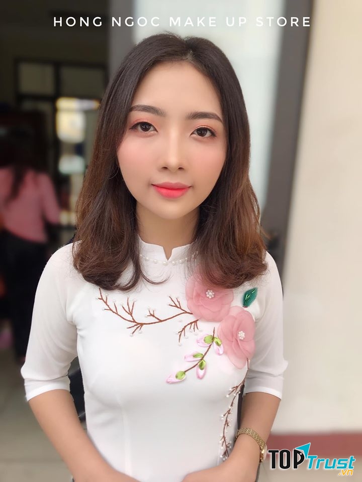 Hồng Ngọc Make Up Academy
