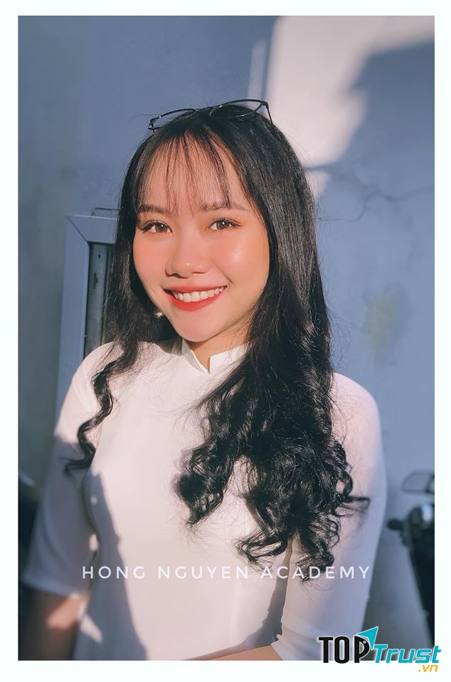 Hồng Nguyễn Makeup Academy