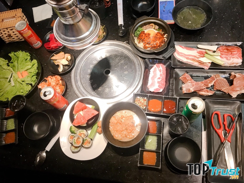 Không gian nhà hàng sang trọng