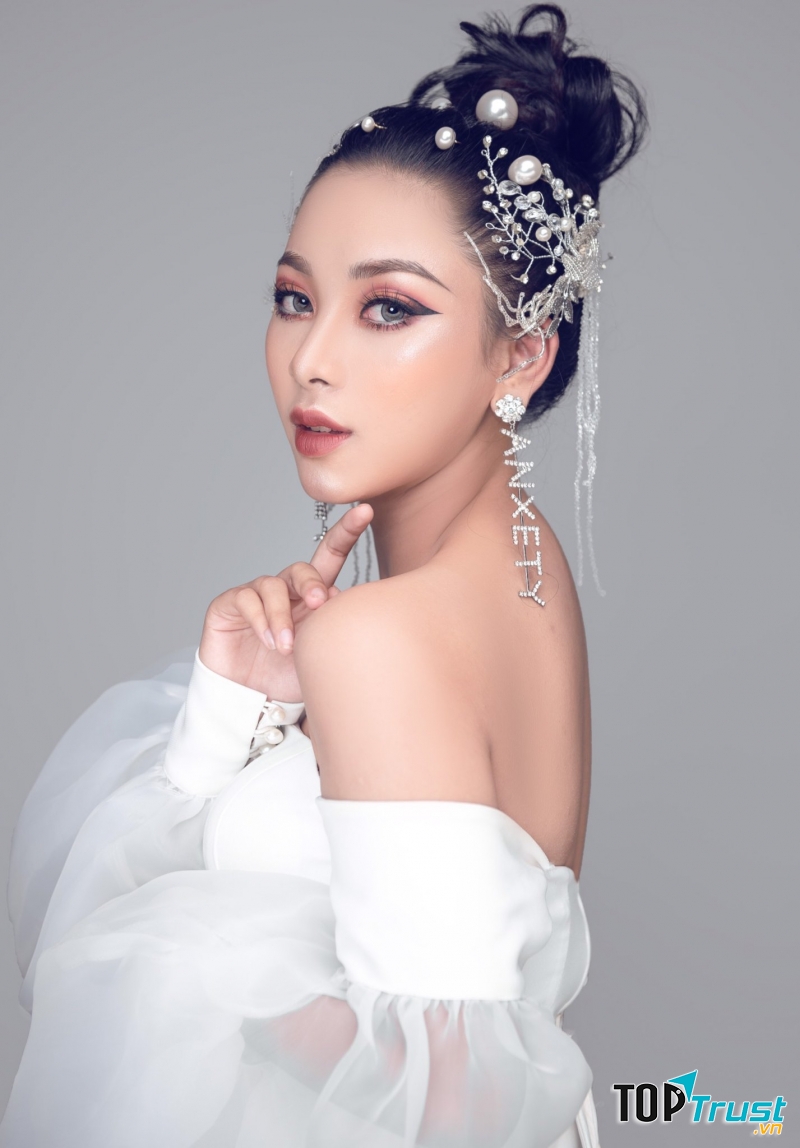 ﻿Đội ngũ tư vấn sẽ giúp bạn xây dựng được hình ảnh đẹp nhất, tôn lên mọi vẻ đẹp, thu hút ánh nhìn.