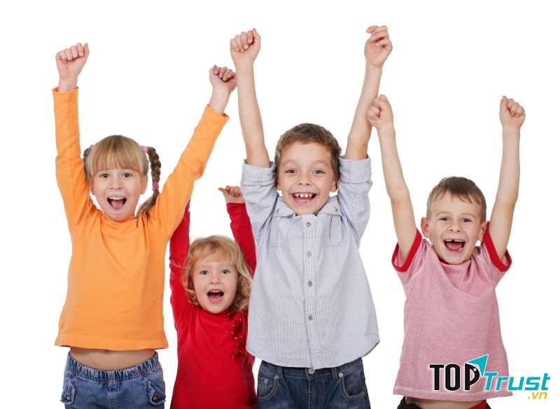 Hợp tác và giúp đỡ là một đức tính tốt giúp trẻ trưởng thành hơn