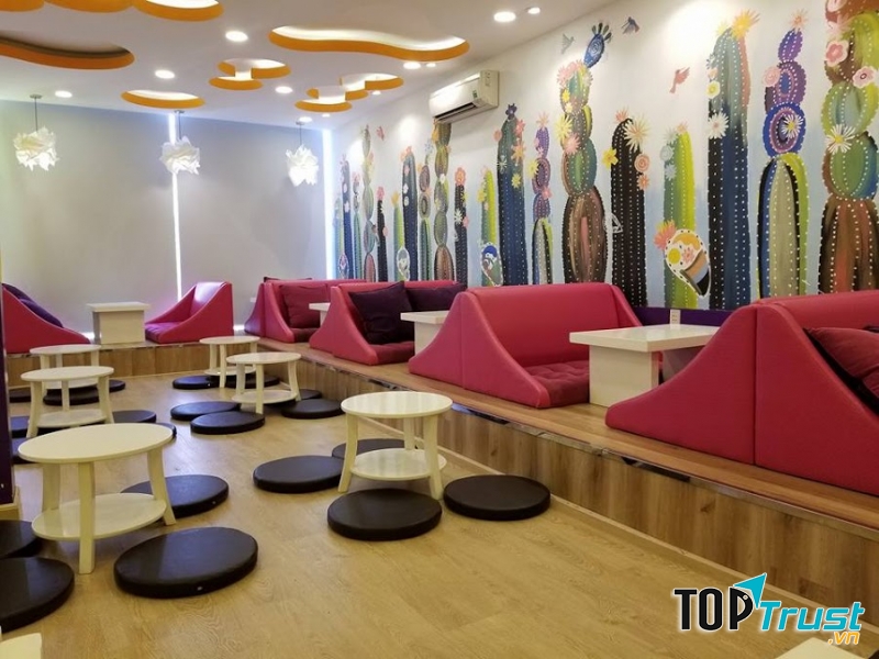 Cuối cùng, không thể bỏ qua Hot & Cold Sư Vạn Hạnh nằm ở vị trí đắc địa ngay trên đoạn đường gần với hai trường đại học có lượng sinh viên lớn là Đại học Ngoại Ngữ và trường Tin học Huflit