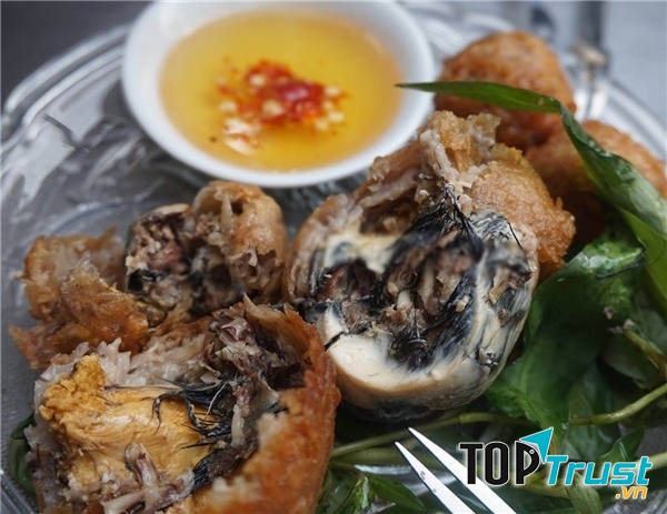 Hột vịt lộn bọc khoai môn