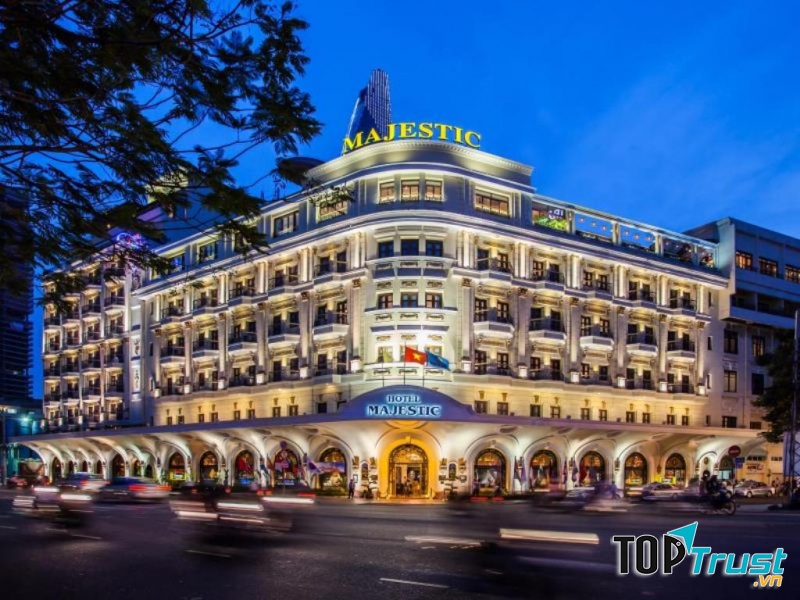 Khách sạn Majestic trông vừa cổ kính vừa hiện đại