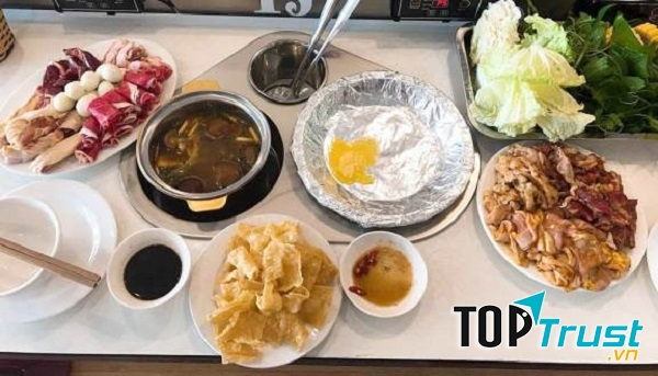 Lẩu nướng băng chuyền