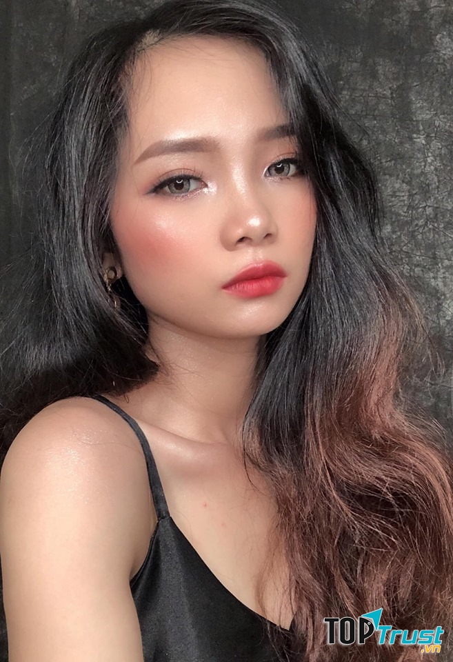 House Make up & Academy.