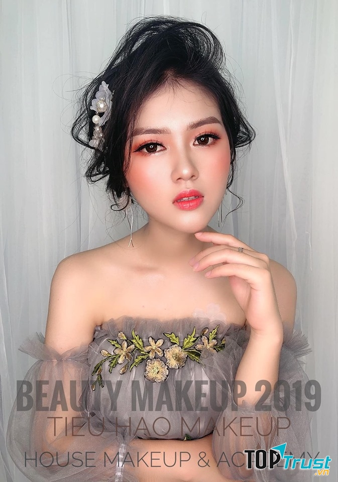 House Make up & Academy.