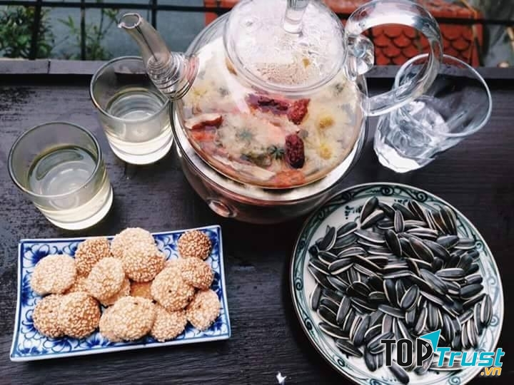 Góc trà bánh tại H'Tea