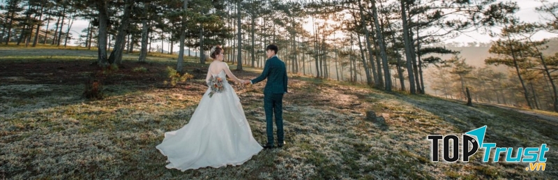 Sunny Tuyết Bridal Studio