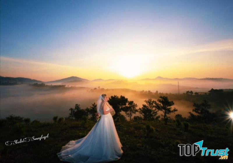 Sunny Tuyết Bridal Studio