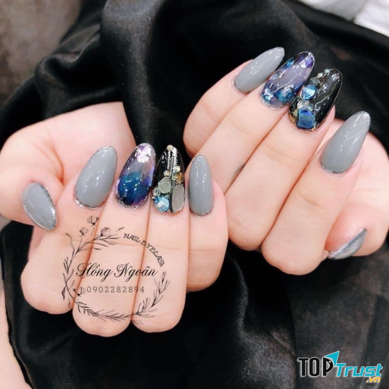 Hồng Ngoãn Nail & Eyelash